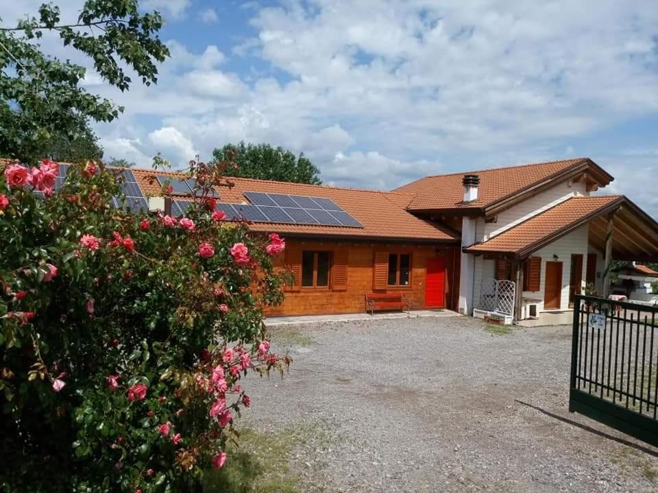 Вилла Agriturismo Bio Apipoli Montano Lucino Экстерьер фото